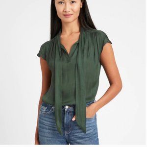 NWT: XL GREEN SOFT TIE-NECK TOP